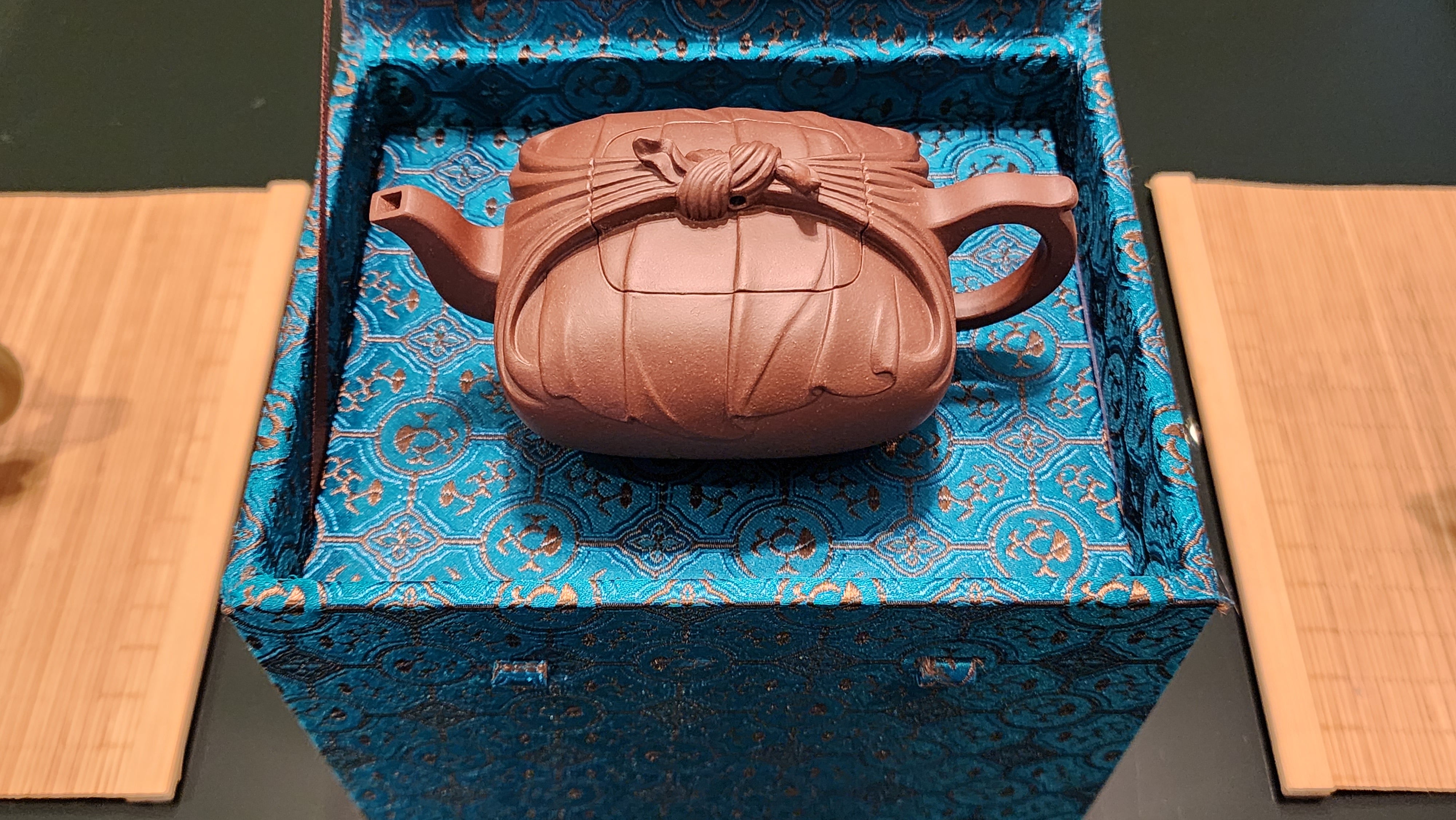 Ming Yuan Yin Bao 鸣远印包, made of the Nationally-Authenticated True 4th Quarry DiCaoQing 国家验证四号井底槽青, Huang Long Yuan certification, crafted by our L4 Assoc Master Yang Quan Sheng 杨全胜。2 Units ~ both sold, to our patrons in Finland and Vietnam.  Thank you!