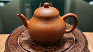 Li Xing 梨形, 140ml, Gu Fa Lian Ni (Most Archaic Clay Forming) ~ Zhu Ni *古法练泥~朱泥, L4 Assoc Master Du Cheng Yao 堵程尧。