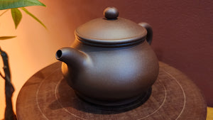 Pan Hu 番壶, 208ml, DiCaoQing ZiNi 底槽青紫泥, by our Collaborative Craftsman Chen Fa Chu 陈法初。