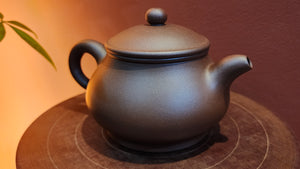 Pan Hu 番壶, 208ml, DiCaoQing ZiNi 底槽青紫泥, by our Collaborative Craftsman Chen Fa Chu 陈法初。