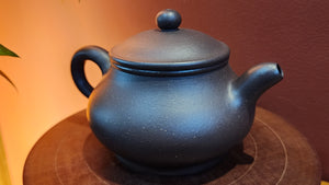 Pan Hu 番壶, 258ml, Da Shui Tan Zi Ni 大水潭紫泥, by our Collaborative Craftsman Chen Fa Chu 陈法初。