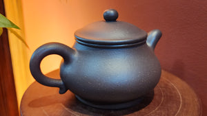 Pan Hu 番壶, 258ml, Da Shui Tan Zi Ni 大水潭紫泥, by our Collaborative Craftsman Chen Fa Chu 陈法初。