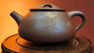 Jing Zhou Shi Piao 景舟石瓢, 291.1ml, DiCaoQing ZiNi 底槽青紫泥, by our Collaborative Craftsman Chen Fa Chu 陈法初 (pot)and Craftsman Zi Yu 子羽 (engraving)。