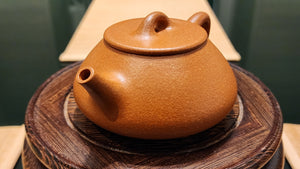 Shi Piao (Ping Gai Shi Piao) 平盖石瓢, 200ml, Gu Fa Lian Ni (Most Archaic Clay Forming) ~ JiangPoNi *古法练泥~降坡泥, L4 Assoc Master Du Cheng Yao 堵程尧。