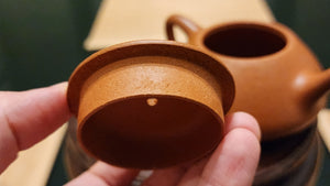 Shi Piao (Ping Gai Shi Piao) 平盖石瓢, 200ml, Gu Fa Lian Ni (Most Archaic Clay Forming) ~ JiangPoNi *古法练泥~降坡泥, L4 Assoc Master Du Cheng Yao 堵程尧。