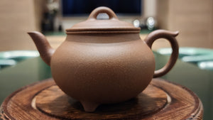 San Zu (Meng Chen) Hu 三足(孟臣)壶, 195ml, Gu Fa Lian Ni (Most Archaic Clay Forming) ~ Lao Duan Ni *古法练泥~老段泥, L4 Assoc Master Du Cheng Yao 堵程尧。