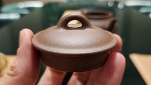 San Zu (Meng Chen) Hu 三足(孟臣)壶, 195ml, Gu Fa Lian Ni (Most Archaic Clay Forming) ~ Lao Duan Ni *古法练泥~老段泥, L4 Assoc Master Du Cheng Yao 堵程尧。