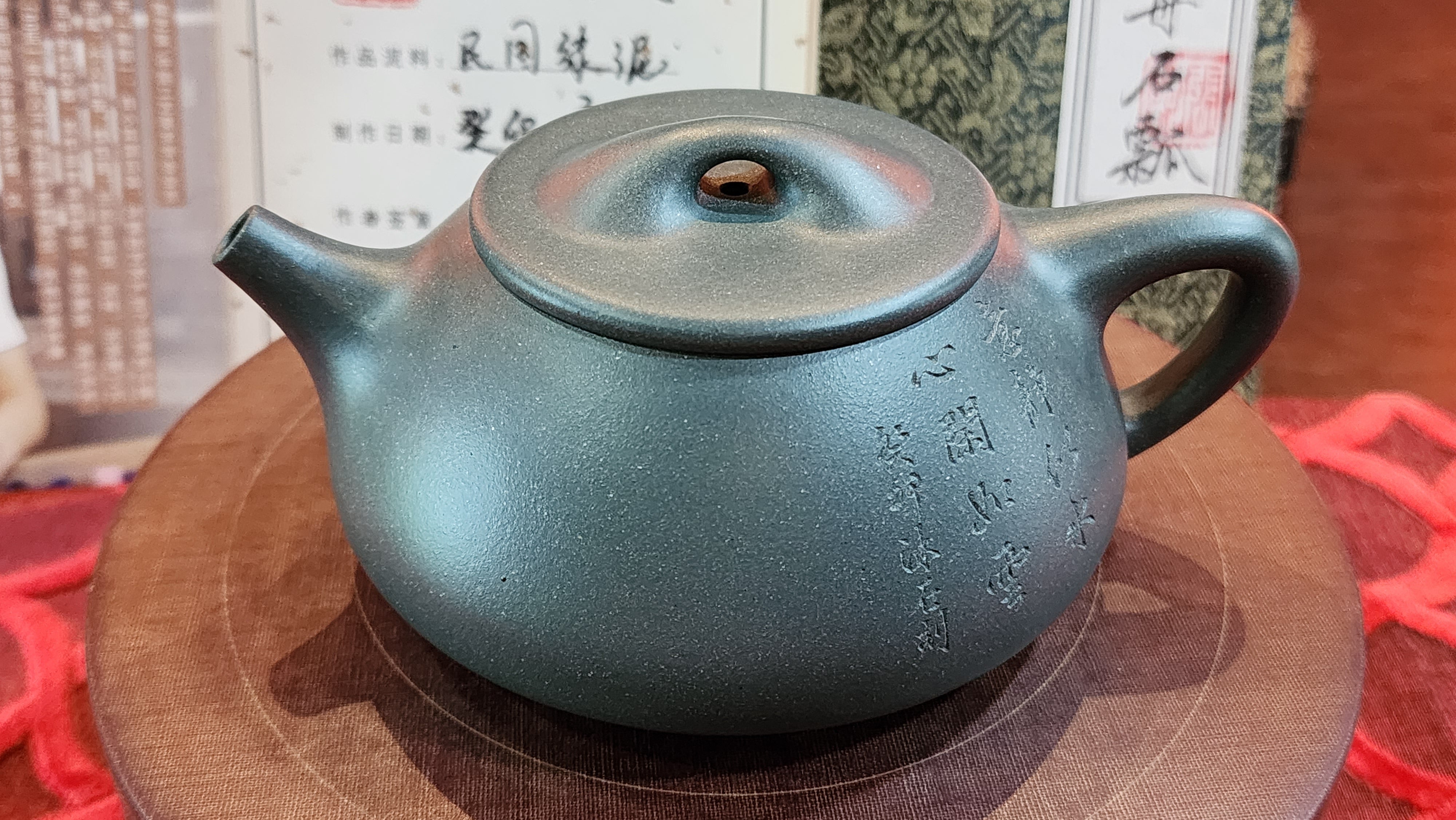 Jing Zhou Shi Piao 景舟石瓢, MingGuo LüNi 明国绿泥 (Cao Family's 100% pure BenShan LüNi 本山绿泥 with German Cobalt ore 德国钴), made by L4 Assoc Master Artist Zhang Ke 助理工艺美术师, 张轲。- commissioned in Feb 2023 for our Esteemed Patron from Finland.