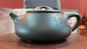 Jing Zhou Shi Piao 景舟石瓢, MingGuo LüNi 明国绿泥 (Cao Family's 100% pure BenShan LüNi 本山绿泥 with German Cobalt ore 德国钴), made by L4 Assoc Master Artist Zhang Ke 助理工艺美术师, 张轲。- commissioned in Feb 2023 for our Esteemed Patron from Finland.