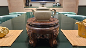 Zhen Si Fang 振四方, Clay (extinct): Dou Qing 豆青, from Huang Long Yuan 黄龙源, Engraving Art by Master Chao Peng 王超鹏, Pot crafted by Master Lu Shun Rong 陆顺荣。(Not for sale)