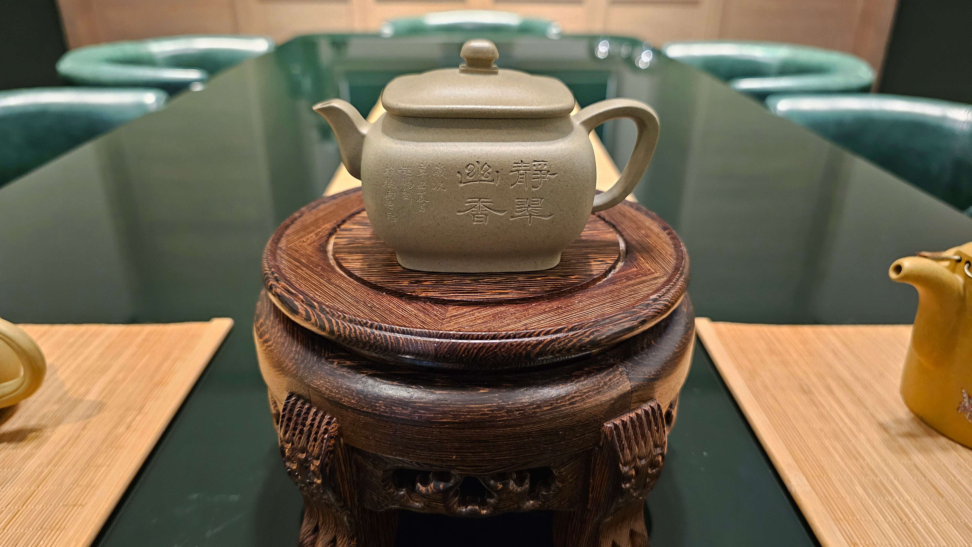 Zhen Si Fang 振四方, Clay (extinct): Dou Qing 豆青, from Huang Long Yuan 黄龙源, Engraving Art by Master Chao Peng 王超鹏, Pot crafted by Master Lu Shun Rong 陆顺荣。(Not for sale)