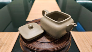 Zhen Si Fang 振四方, Clay (extinct): Dou Qing 豆青, from Huang Long Yuan 黄龙源, Engraving Art by Master Chao Peng 王超鹏, Pot crafted by Master Lu Shun Rong 陆顺荣。(Not for sale)