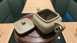 Zhen Si Fang 振四方, Clay (extinct): Dou Qing 豆青, from Huang Long Yuan 黄龙源, Engraving Art by Master Chao Peng 王超鹏, Pot crafted by Master Lu Shun Rong 陆顺荣。(Not for sale)