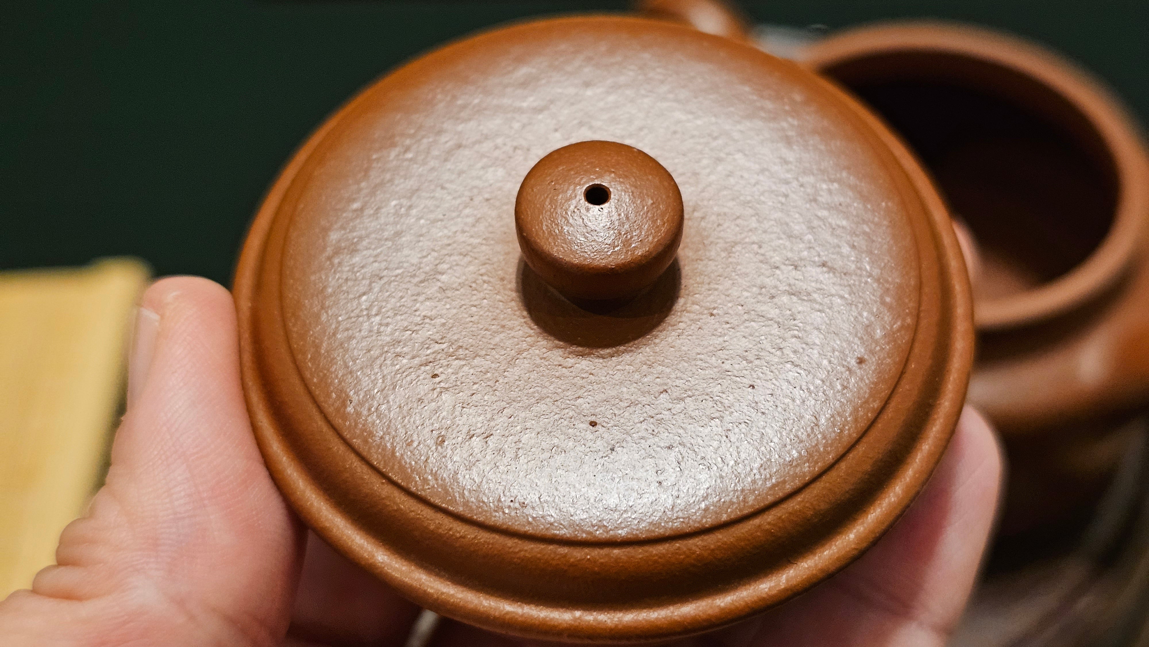 De Zhong 德钟, Yuan Kuang Da Hong Pao 原矿大红袍, made by L2 Senior Master Cao Lan Fang 国家高级工艺美术师～曹兰芳。- commissioned in Jan 2022 for our esteemed Patron Prof Johnston (Melbourne), Shown here for viewing.