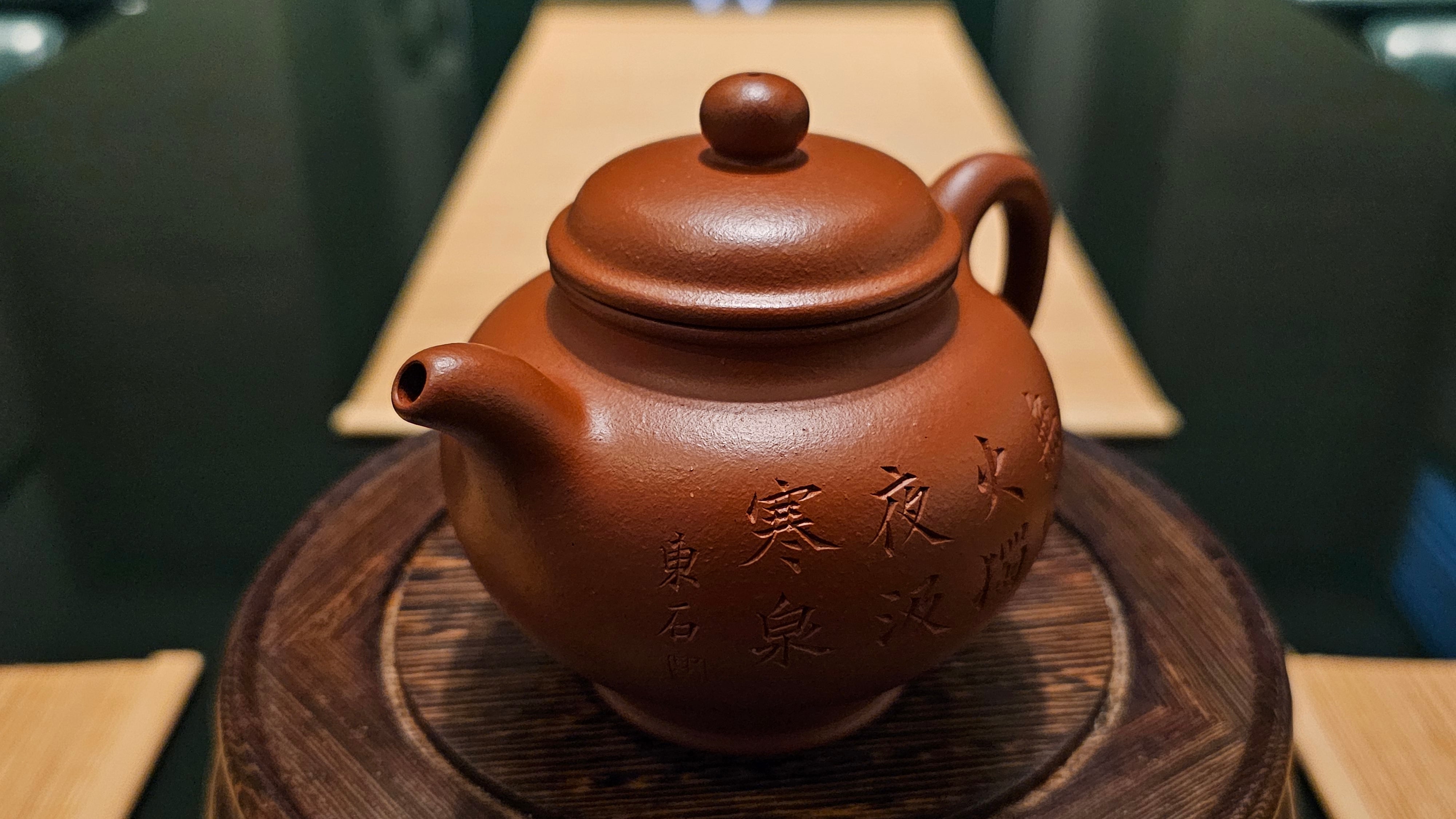 Duo Zhi 掇只, Yuan Kuang Da Hong Pao 原矿大红袍, made by L2 Senior Master Cao Lan Fang 国家高级工艺美术师～曹兰芳。- commissioned in Jan 2022 for our esteemed Patron Prof Griffith (Wales), Shown here for viewing.