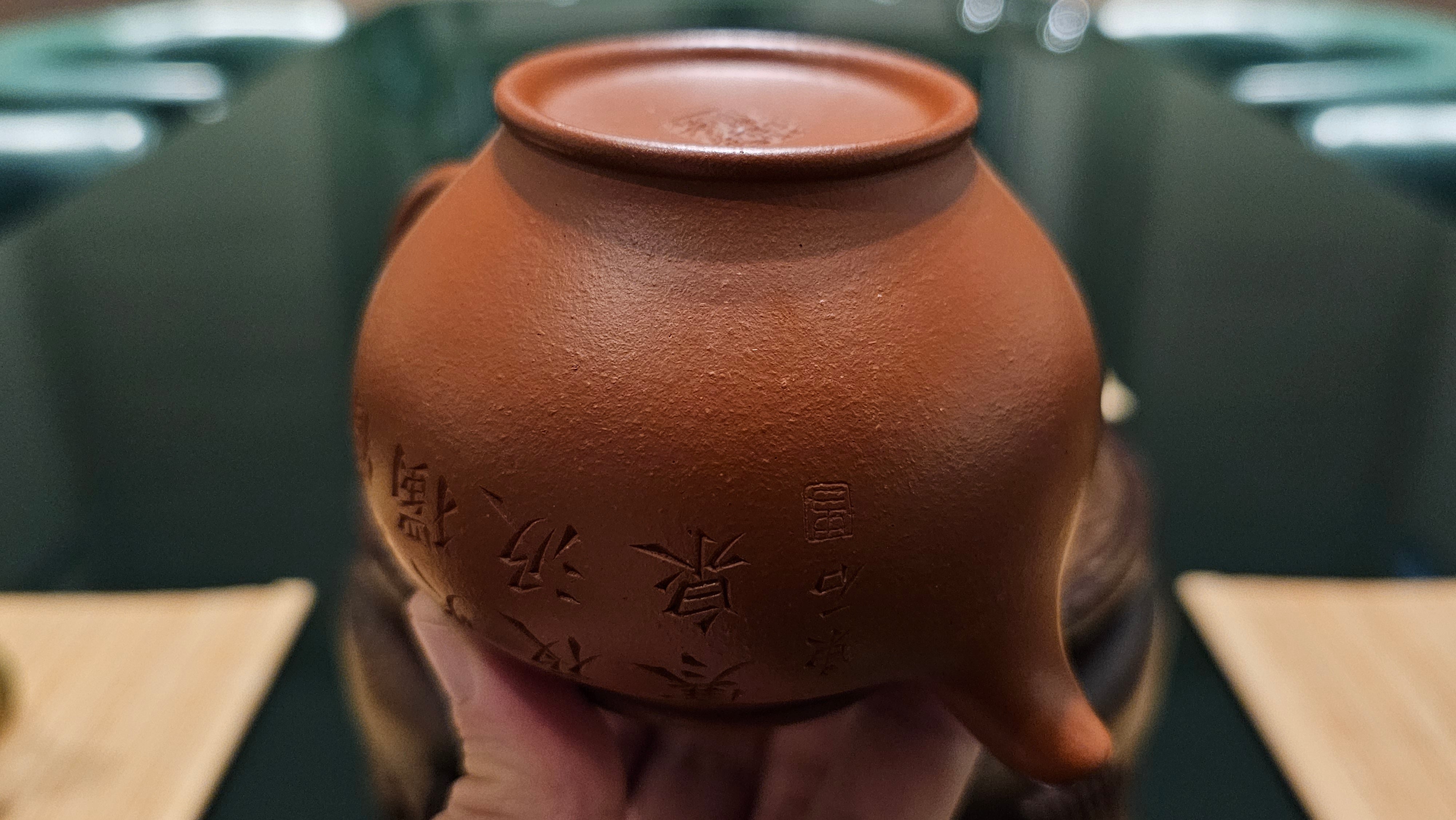 Duo Zhi 掇只, Yuan Kuang Da Hong Pao 原矿大红袍, made by L2 Senior Master Cao Lan Fang 国家高级工艺美术师～曹兰芳。- commissioned in Jan 2022 for our esteemed Patron Prof Griffith (Wales), Shown here for viewing.