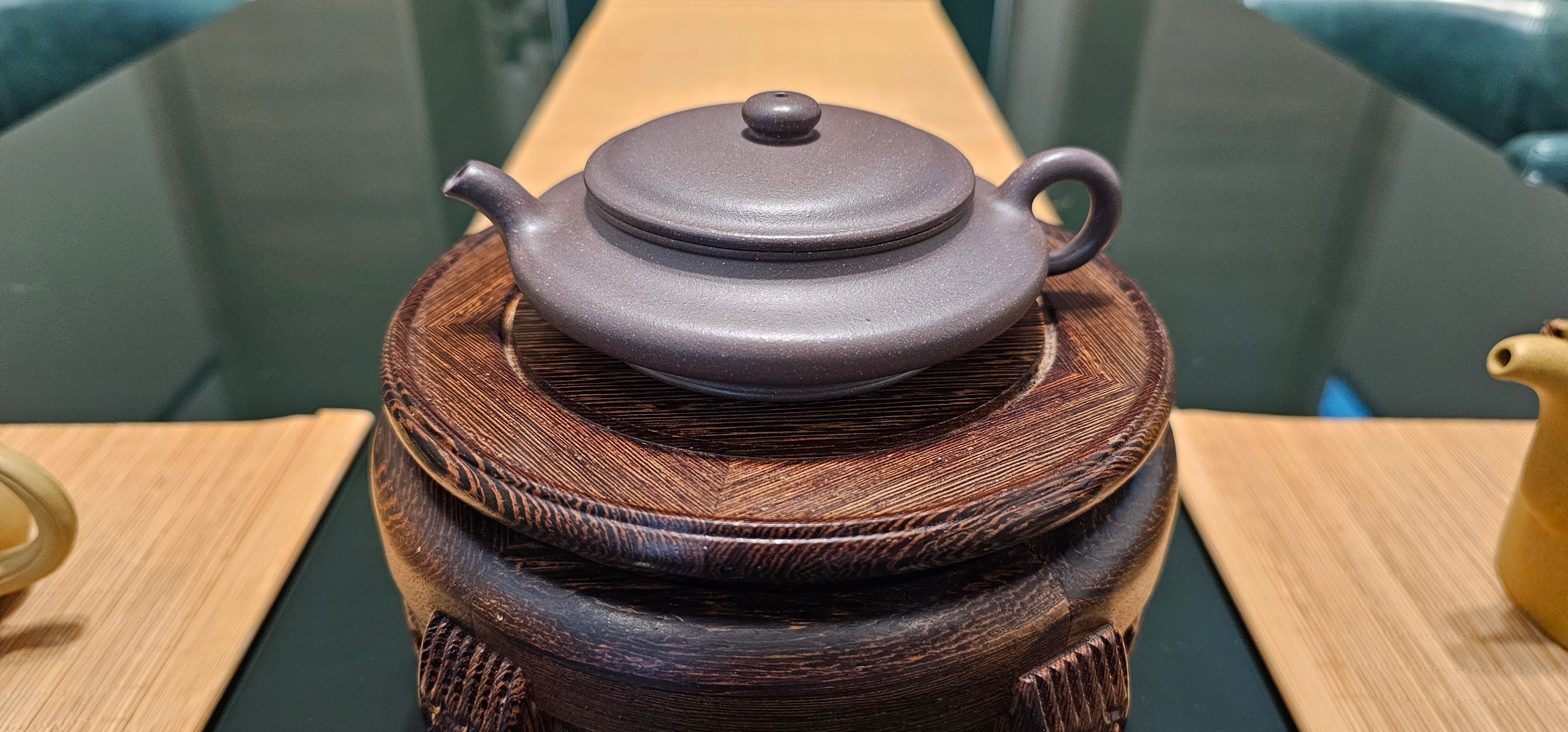 Ming Yuan Xu Bian 鸣远虚扁, 175ml, Gu Fa Lian Ni (Most Archaic Clay Forming) ~ Qing Hui Duan Ni *古法练泥~青灰段泥, L4 Assoc Master Yang Quan Sheng 杨全胜。