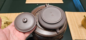 Ming Yuan Xu Bian 鸣远虚扁, 175ml, Gu Fa Lian Ni (Most Archaic Clay Forming) ~ Qing Hui Duan Ni *古法练泥~青灰段泥, L4 Assoc Master Yang Quan Sheng 杨全胜。