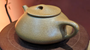 Shi Piao (Man Piao) 满瓢, 237.2ml, Duan Ni 段泥, by Craftsman Xu Gui Zhen 徐桂珍。