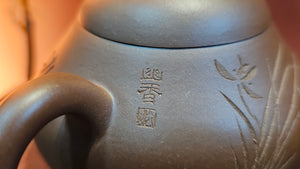 Li Xing 梨形 with Calligraphy Inscriptions, 263.5ml, DiCaoQing ZiNi 底槽青紫泥, by Craftsman Wang Juan 王娟。