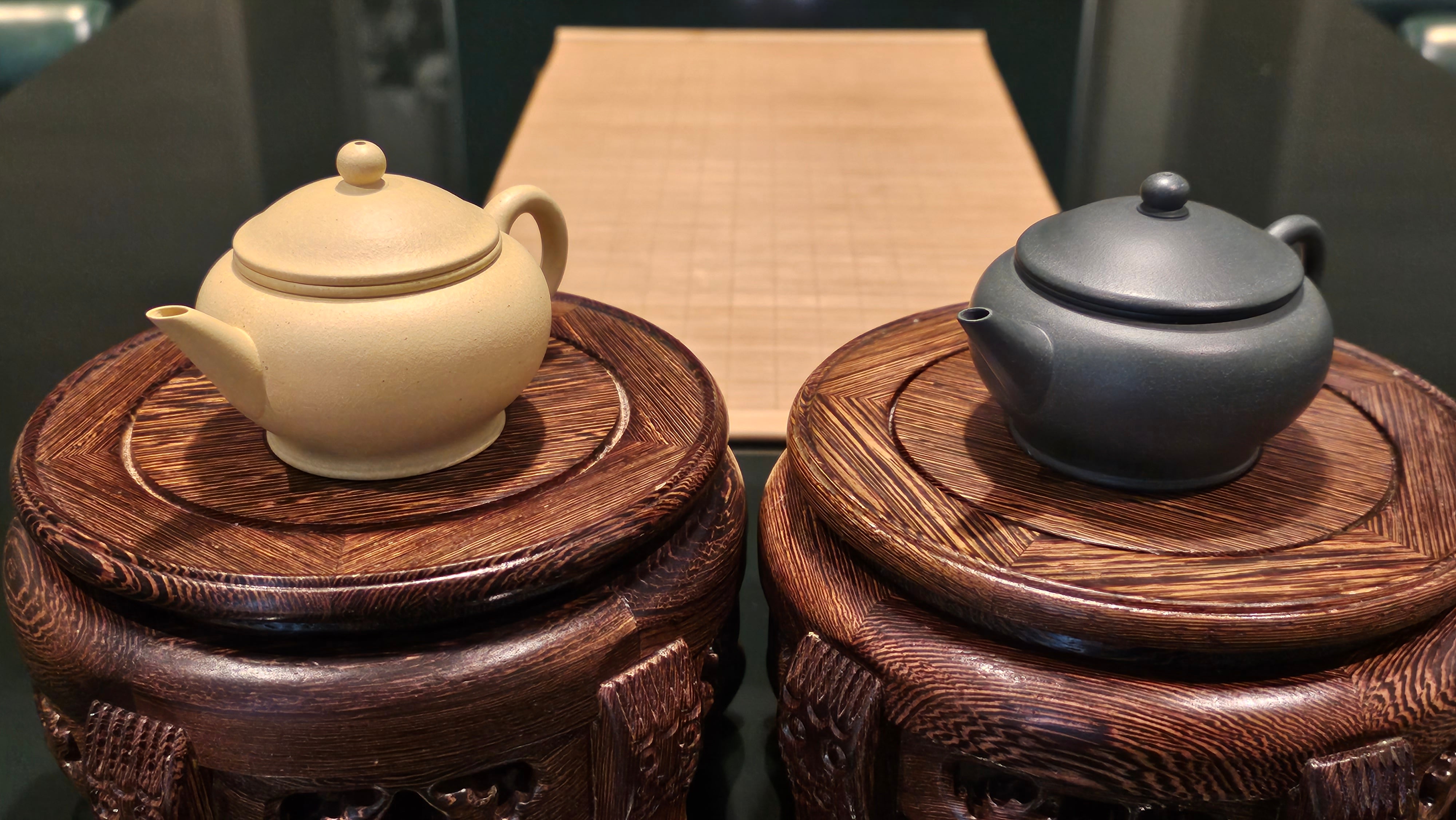 Commissioned ZiSha Amazing Twins of famous Zhang Ke's self-refined and designed Shui Ping 薄胎水平 Shui Ping, Thin-Walled, Twins of Cao Family's 100% BenShan LüNi 本山绿泥 + MingGuo LüNi 明国绿泥。