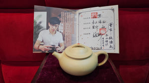 Yun Ying 云婴, 158ml, made with Cao Family's 100% BenShan LüNi 本山绿泥, crafted by L4 Assoc Master Artist Zhang Ke 助理工艺美术师, 张轲。