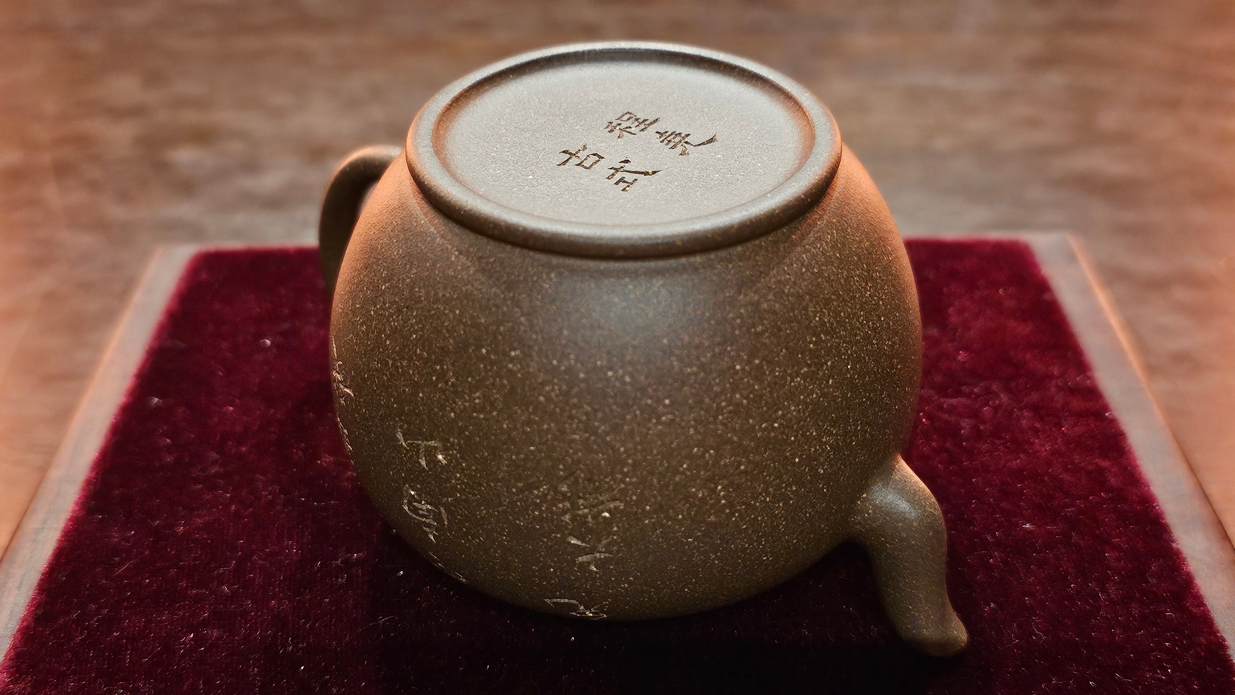 Da Bin Gong Deng 大彬宫灯, 205ml, Gu Fa Lian Ni (Most Archaic Clay Forming) ~ Di Cao Qing with Duan Ni (Tiao Sha combination) *古法练泥~底槽青+段泥(调砂), L4 Assoc Master Du Cheng Yao 堵程尧。