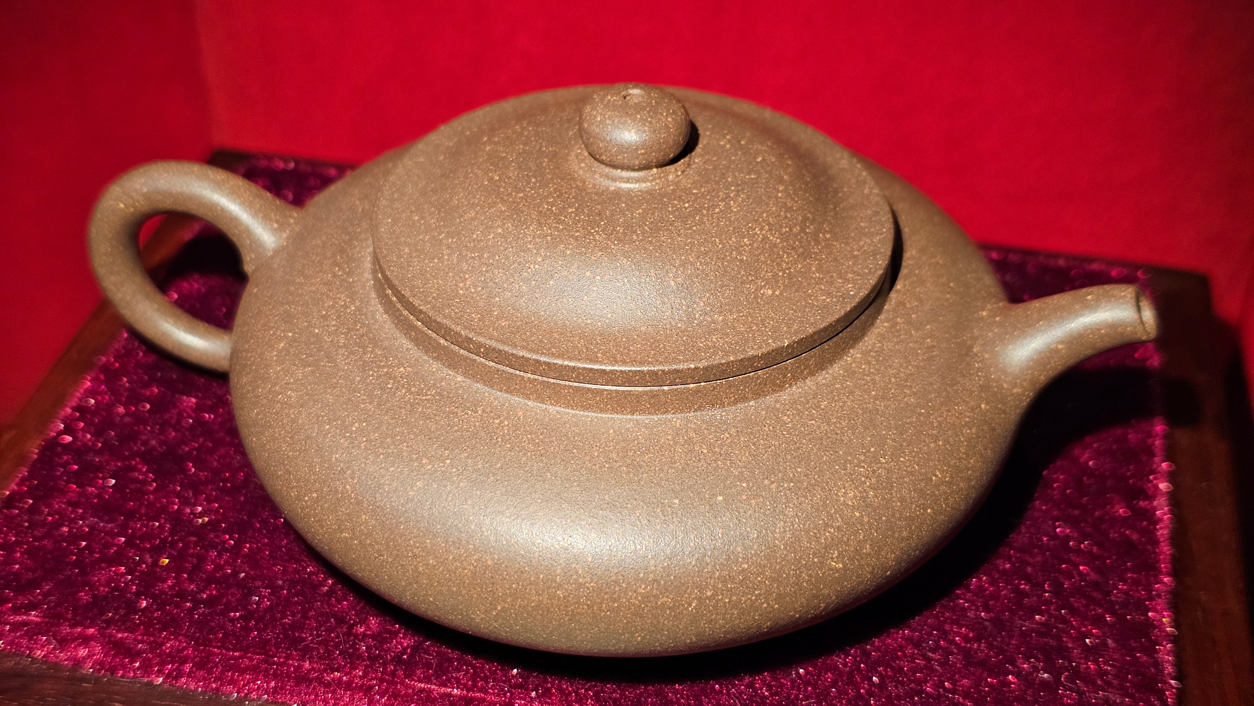 Bo Jun Pan 伯俊番, 147.1ml, Gu Fa Lian Ni (Most Archaic Clay Forming) ~ Di Cao Qing with Duan Ni (Tiao Sha combination) *古法练泥~底槽青+段泥(调砂), L4 Assoc Master Du Cheng Yao 堵程尧。