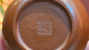 Li Xing 梨形, 171.5ml, Xiao Mei Yao Zhu Ni 小煤窑朱泥, by Craftsman Wang Xing 王兴, Plum Blossoms Engraving by Craftsman Ding Tie Ping 丁铁平 (Artistic Byname 一德).