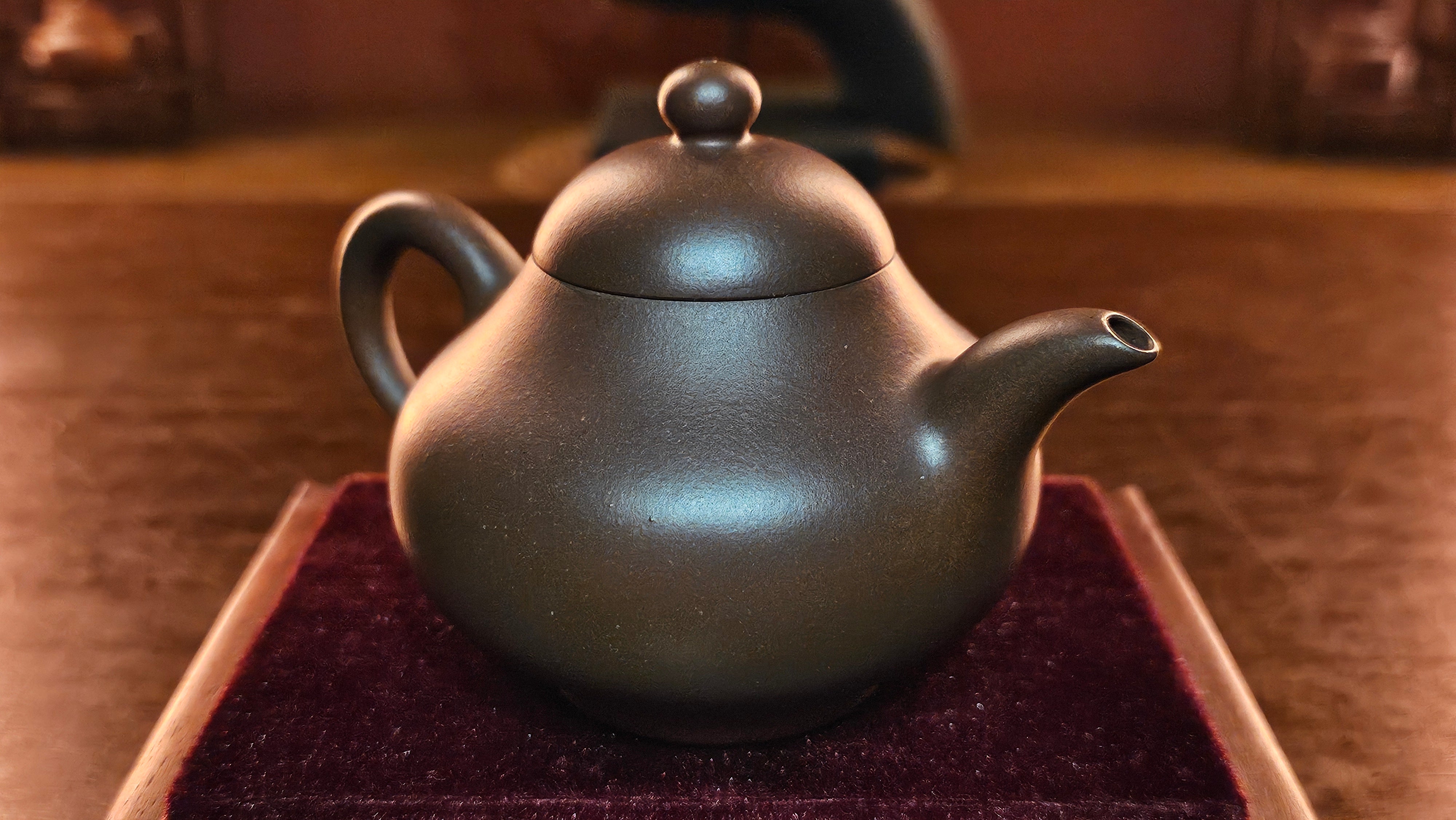 Li Hu 梨壶 (One and Only Piece other from Shan Xi Museum's Piece), 248ml, made with Cao Family's Hong Pi Long (high temp fired) Zi Ni 曹家 红皮龙紫泥(高温), crafted by L4 Assoc Master Artist Zhang Ke 助理工艺美术师, 张轲。