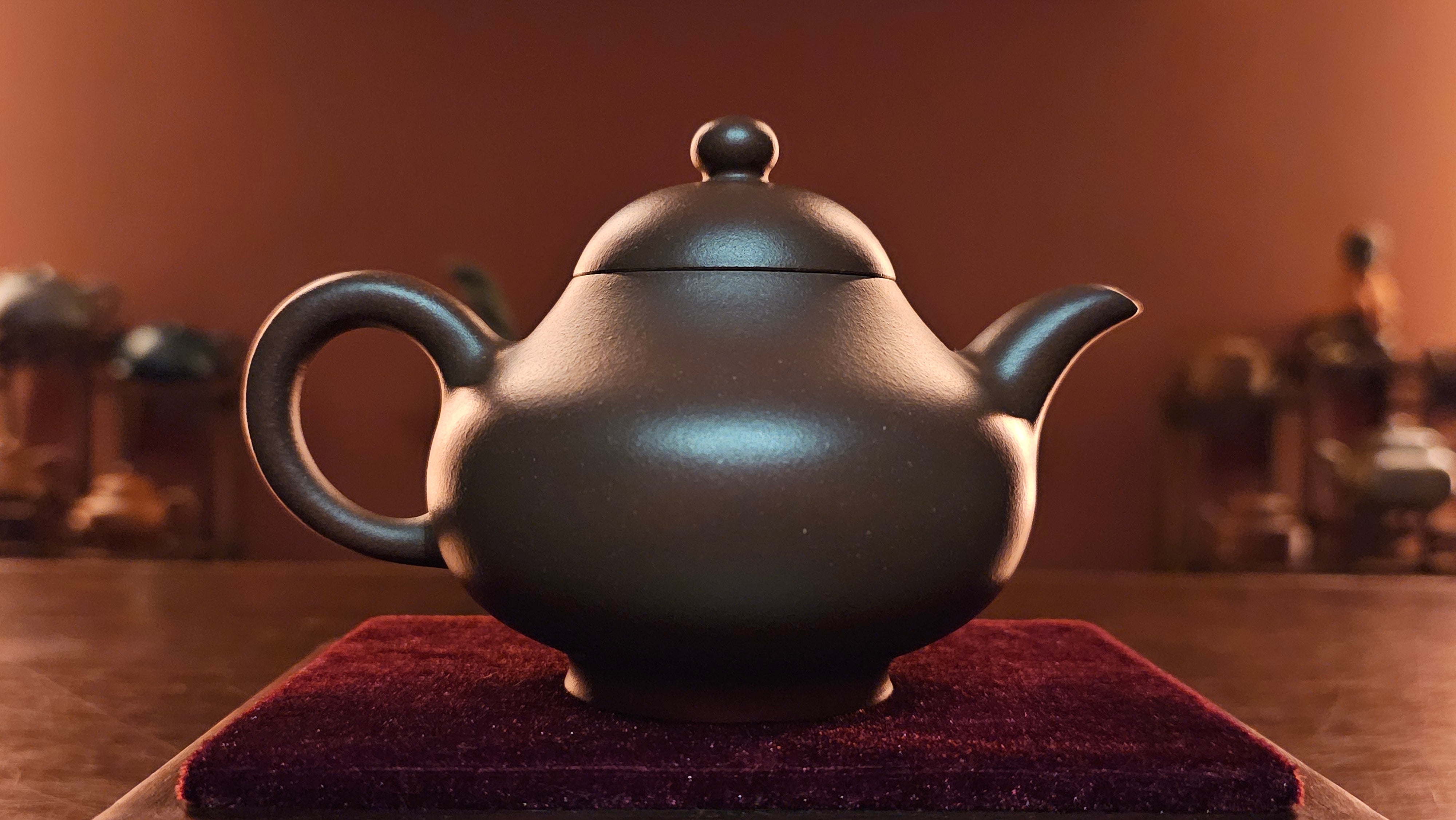 Li Hu 梨壶 (One and Only Piece other from Shan Xi Museum's Piece), 248ml, made with Cao Family's Hong Pi Long (high temp fired) Zi Ni 曹家 红皮龙紫泥(高温), crafted by L4 Assoc Master Artist Zhang Ke 助理工艺美术师, 张轲。