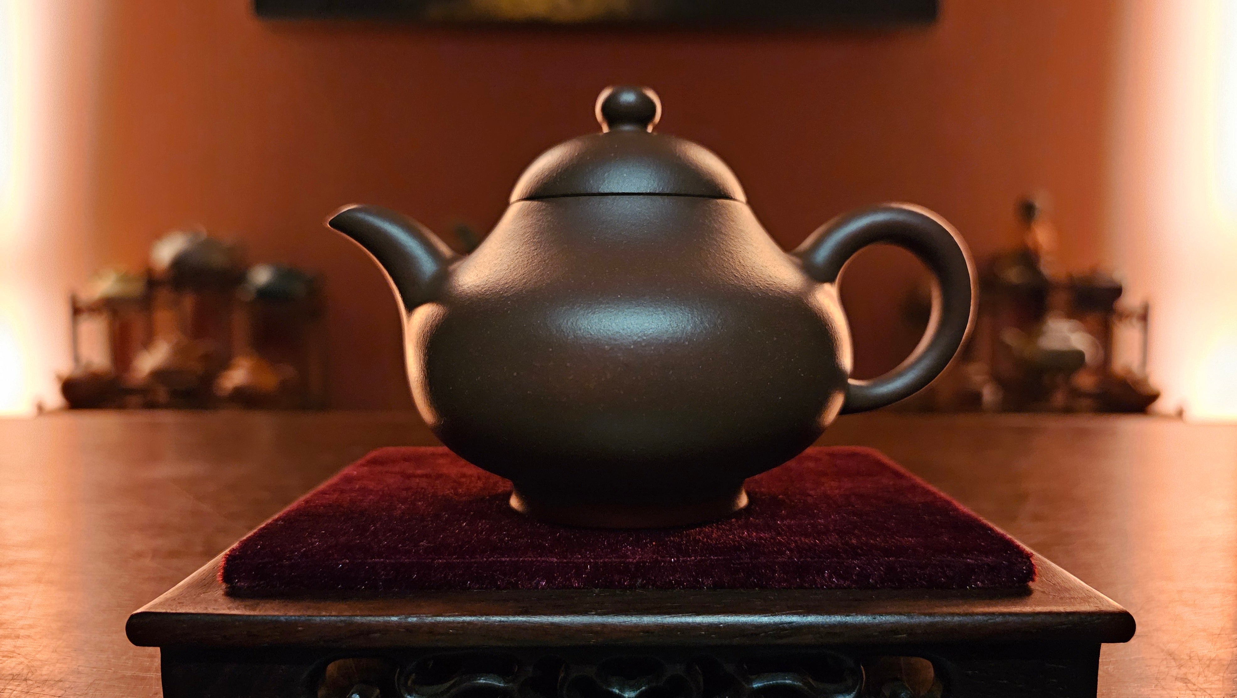 Li Hu 梨壶 (One and Only Piece other from Shan Xi Museum's Piece), 248ml, made with Cao Family's Hong Pi Long (high temp fired) Zi Ni 曹家 红皮龙紫泥(高温), crafted by L4 Assoc Master Artist Zhang Ke 助理工艺美术师, 张轲。