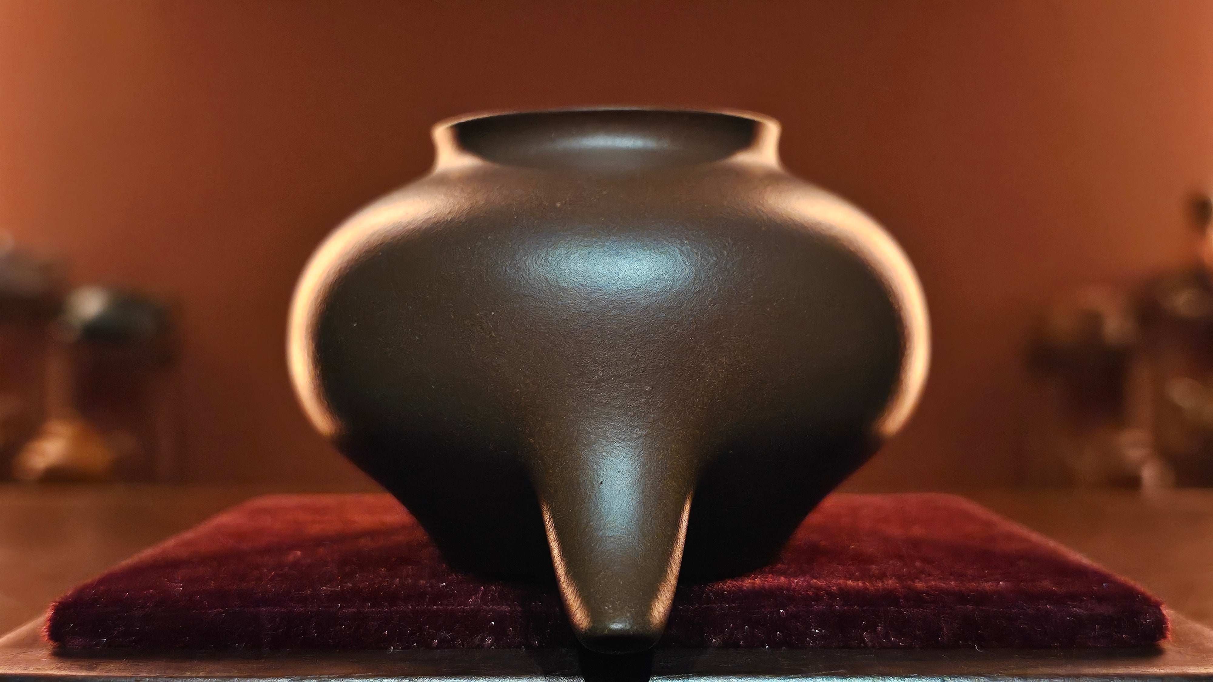 Li Hu 梨壶 (One and Only Piece other from Shan Xi Museum's Piece), 248ml, made with Cao Family's Hong Pi Long (high temp fired) Zi Ni 曹家 红皮龙紫泥(高温), crafted by L4 Assoc Master Artist Zhang Ke 助理工艺美术师, 张轲。