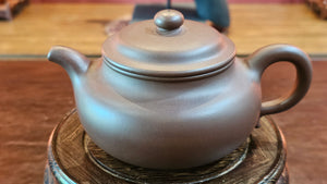 For THE DRAGON TEA TEMPLE: Master Barry Boullon: Tea Master and Acro-Yoga Master helming The Dragon Tea Temple: Specially Commissioned Work, 510ml FANG GU, for his serving 8 to 10 students each steep.  DiCaoQing, Crafted by L4 Assoc Master Artist Xu 徐健。