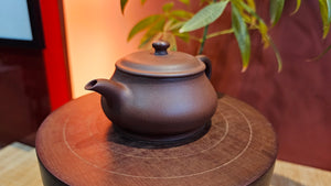 Ming Lu 明炉, 168.0ml, DiCaoQing ZiNi 老紫泥, by our Collaborative Craftsman Chen Fa Chu 陈法初。