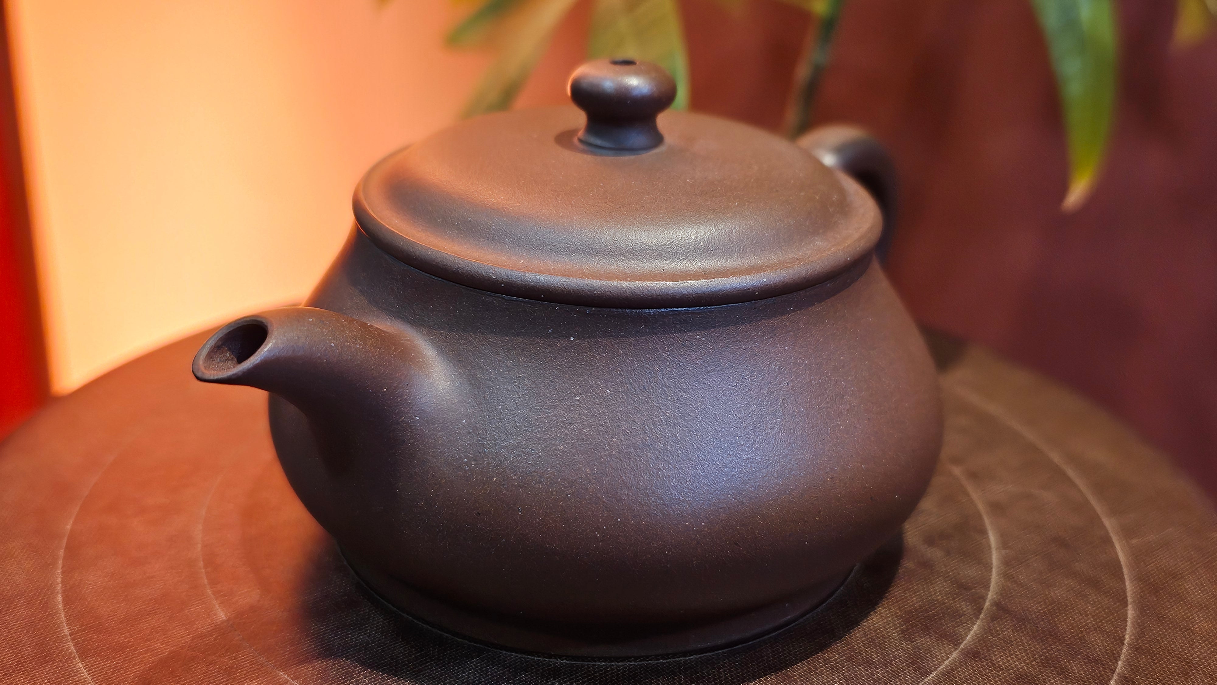 Ming Lu 明炉, 168.0ml, DiCaoQing ZiNi 老紫泥, by our Collaborative Craftsman Chen Fa Chu 陈法初。