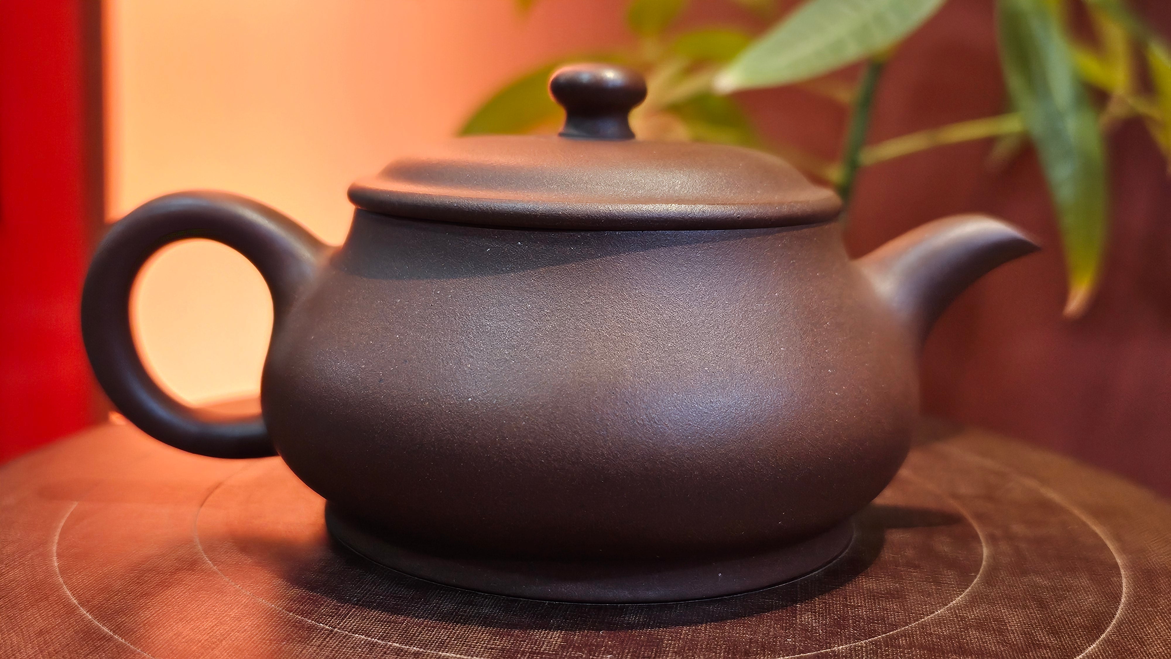 Ming Lu 明炉, 168.0ml, DiCaoQing ZiNi 老紫泥, by our Collaborative Craftsman Chen Fa Chu 陈法初。