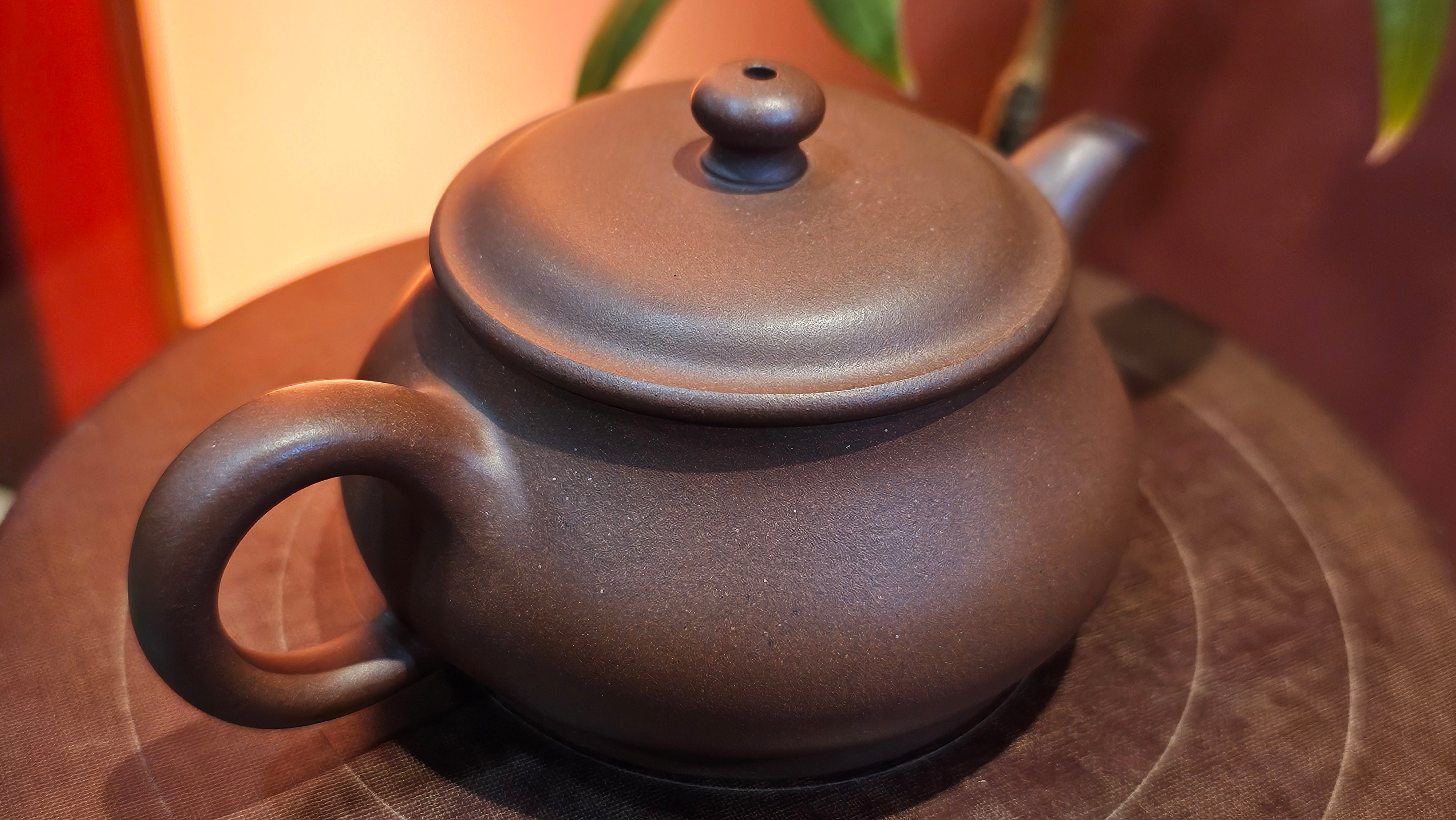 Ming Lu 明炉, 168.0ml, DiCaoQing ZiNi 老紫泥, by our Collaborative Craftsman Chen Fa Chu 陈法初。