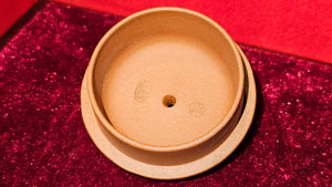 De Zhong 德钟 (Quan Niu 圈扭德钟), 150.0ml, Hong (Red) Jiang Po Ni 红降坡泥 rarer than Huang (Yellow) Jiang Po Ni, by Craftsman Wan Jia Lin 万佳琳。