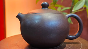 Xi Shi 西施, 148.5ml, DiCaoQing ZiNi 底槽青紫泥, by our Collaborative Craftsman Gu Xiao Ming 顾小明。