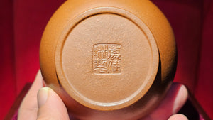 Shui Ping 水平, 161.0ml, Crafted from Hong (Red) Jiang Po Ni 红降坡泥 rarer than Huang (Yellow) Jiang Po Ni, by Craftsman Wan Jia Lin 万佳琳。