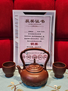 明月何曾照两乡 "Ming Yue He Ceng Zhao Liang Xiang", Qing Shui Ni ~ Designed & Crafted by L3A Master Consummate Artist Li Yan Ru 李艳如。Bronze Winner of the 2023, 3rd Cross Straits Ceramic Arts Design Grand Competition!  With Laminated Award Copy.-Sold to Mr A.S.!🇸🇬