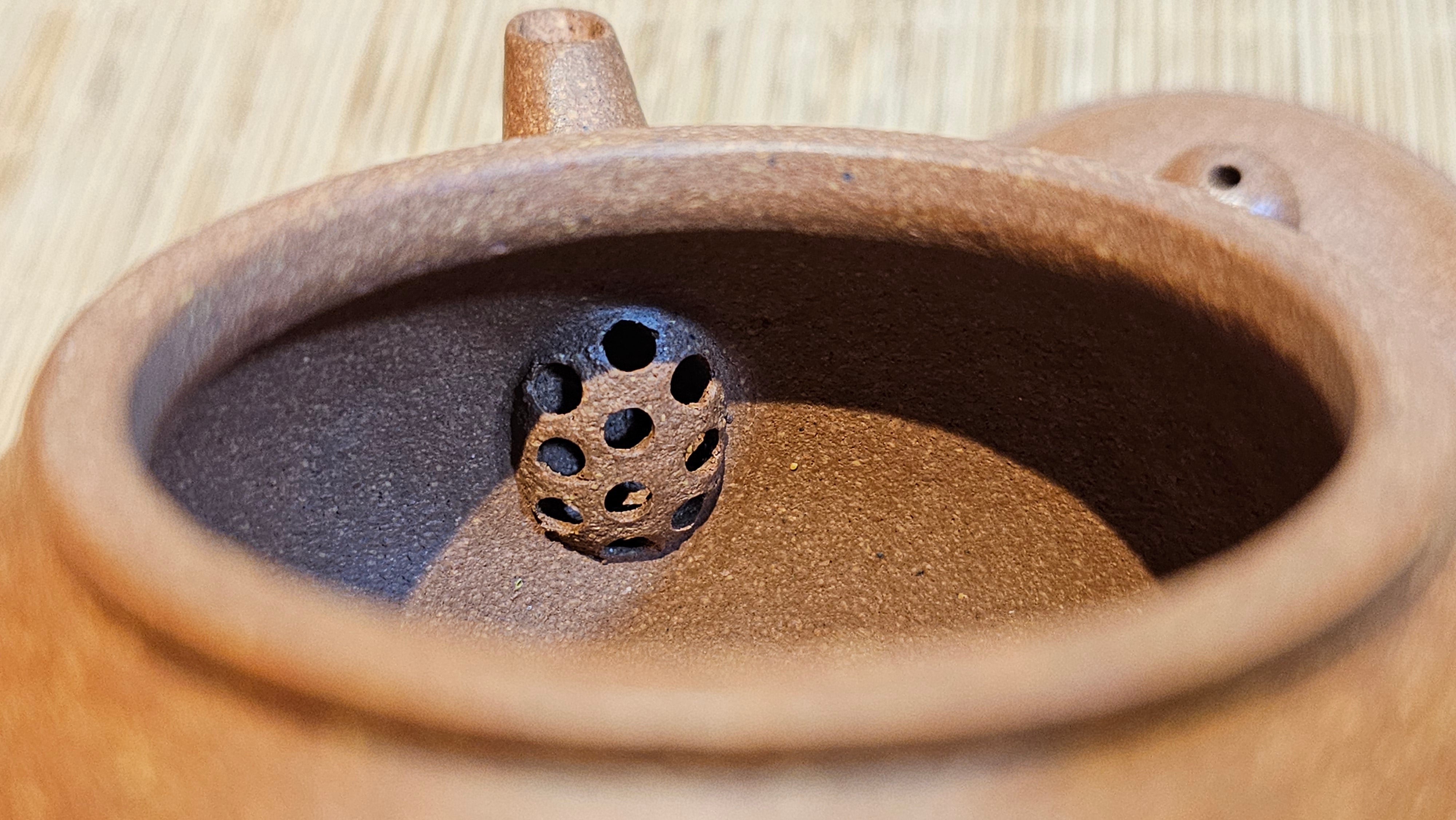 Shui Ping 水平, 167.3ml, Huang Jiang Po Ni 黄降坡泥, by our Collaborative Craftsman Chen Hua Jun 陈华军。