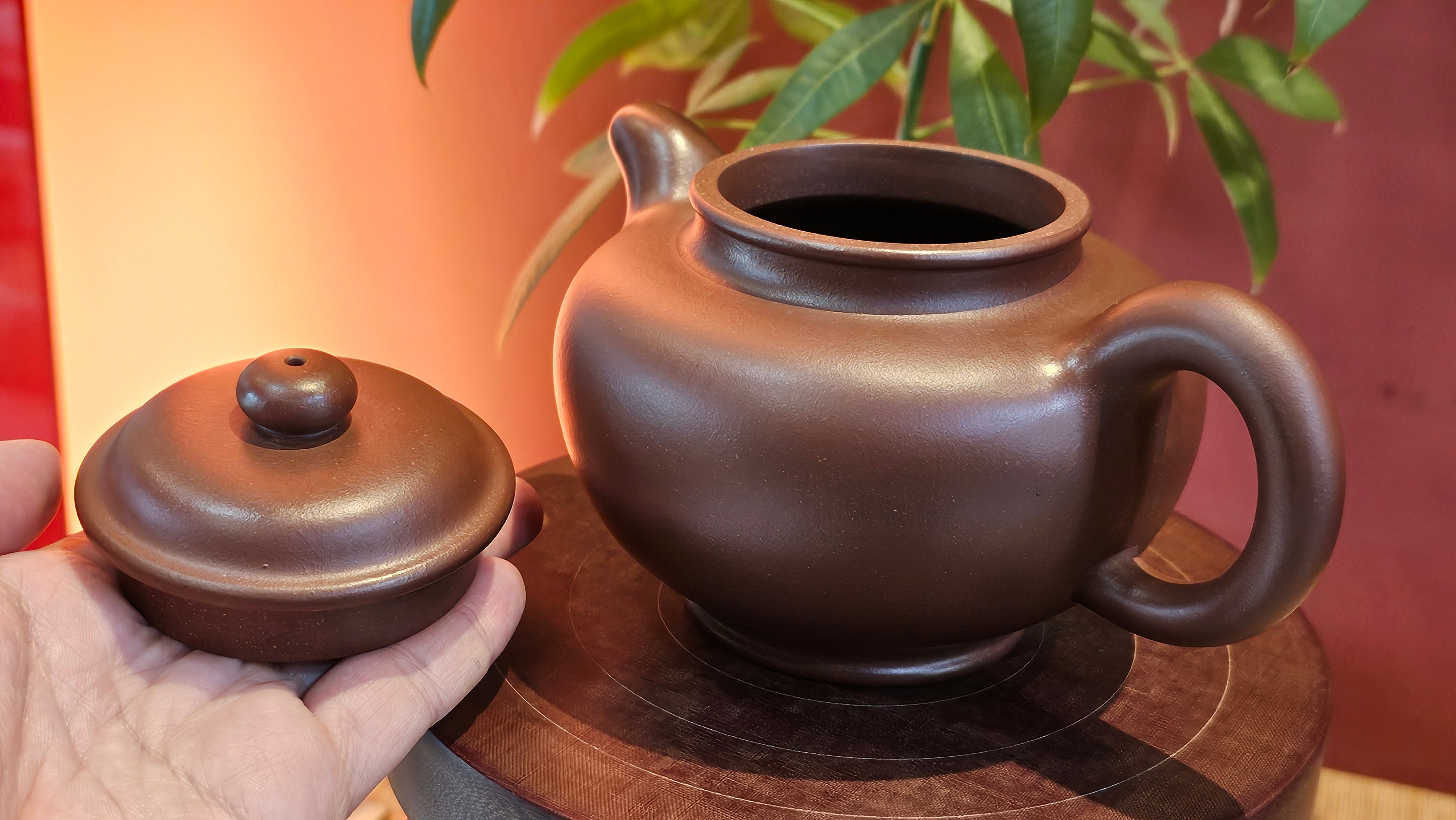 Duo Zhi 掇只, 470ml, Di Cao Qing Zi Ni 底槽青紫泥, by Craftsman Niu Zhi Jun 钮志君。