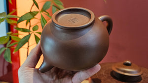 Duo Zhi 掇只, 470ml, Di Cao Qing Zi Ni 底槽青紫泥, by Craftsman Niu Zhi Jun 钮志君。