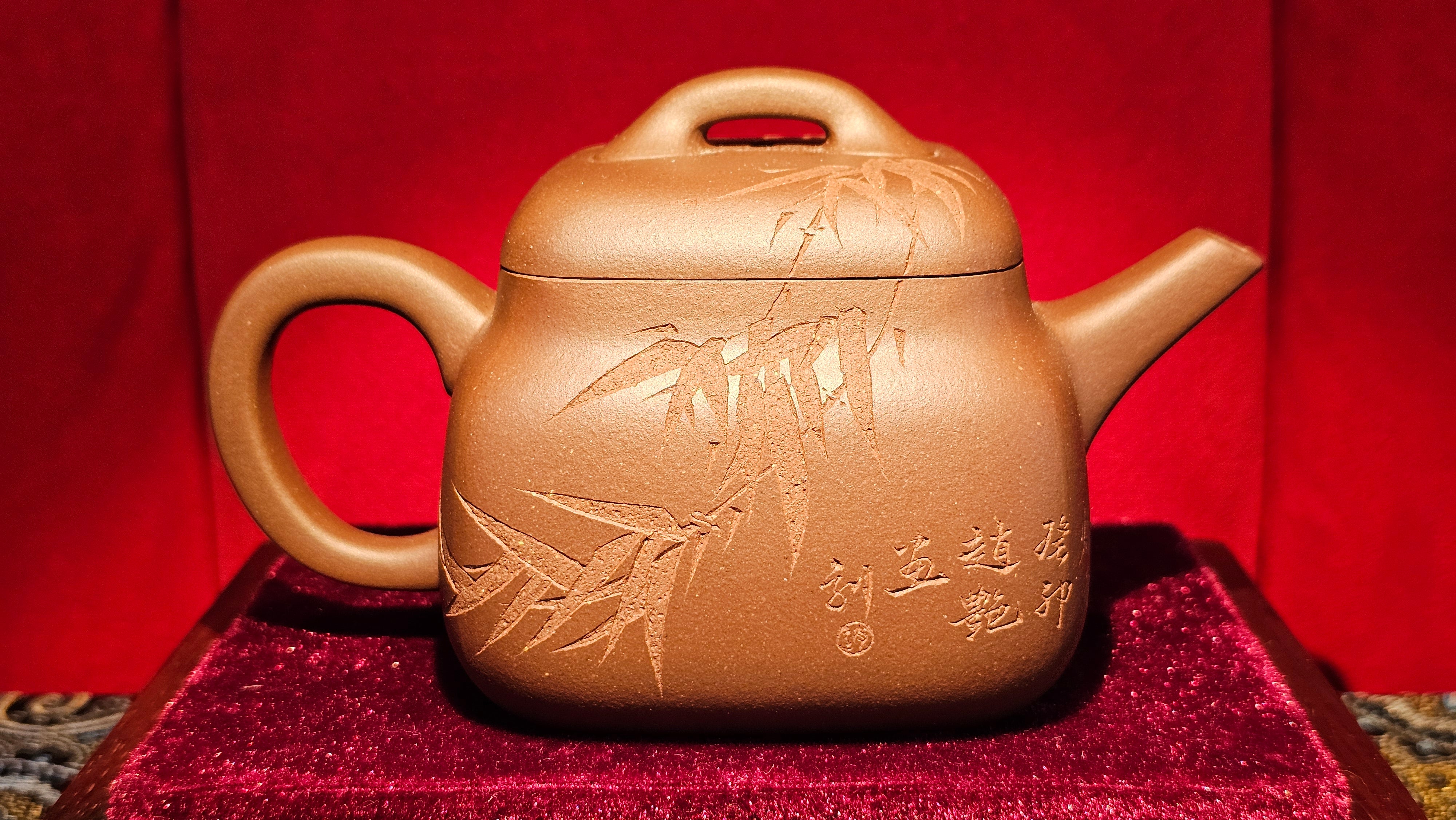 Si Fang Ming De 四方明德, 268.0ml, Huang Long Yuan's National-Authenticated Huang Long Shan 4th Quarry Di Cao Qing 黄龙源 国家验证 黄龙山 四号井底槽青, by L4 Assoc Master Yang Quan Sheng 杨全胜。~ Congratulations to Mr J. from NM for acquiring it.