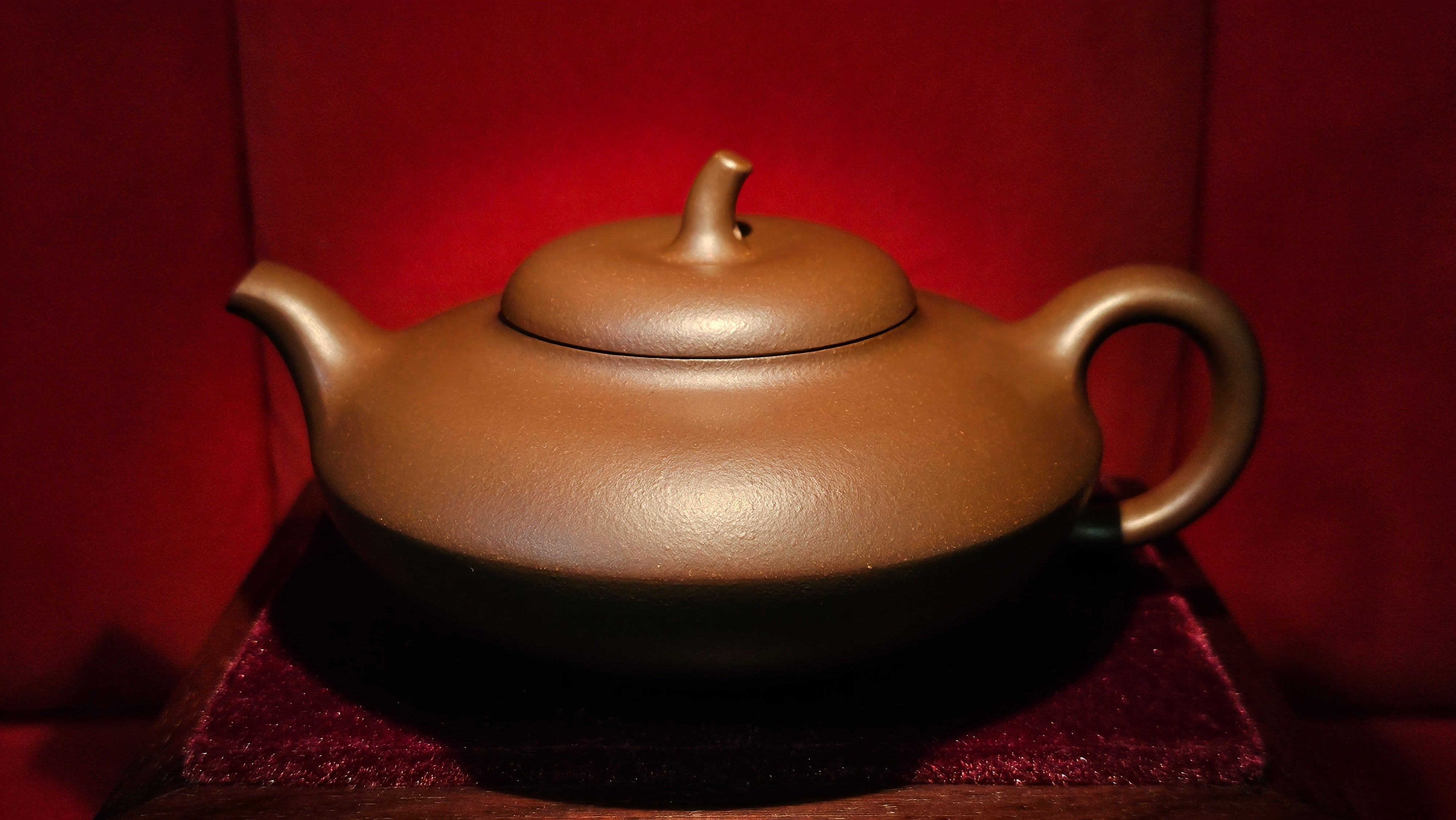 Shi Yuan 柿圆, 328.0ml (largish), Di Cao Qing Zi Ni 底槽青紫泥, by Craftsman Zhao Li Ping 赵丽萍。