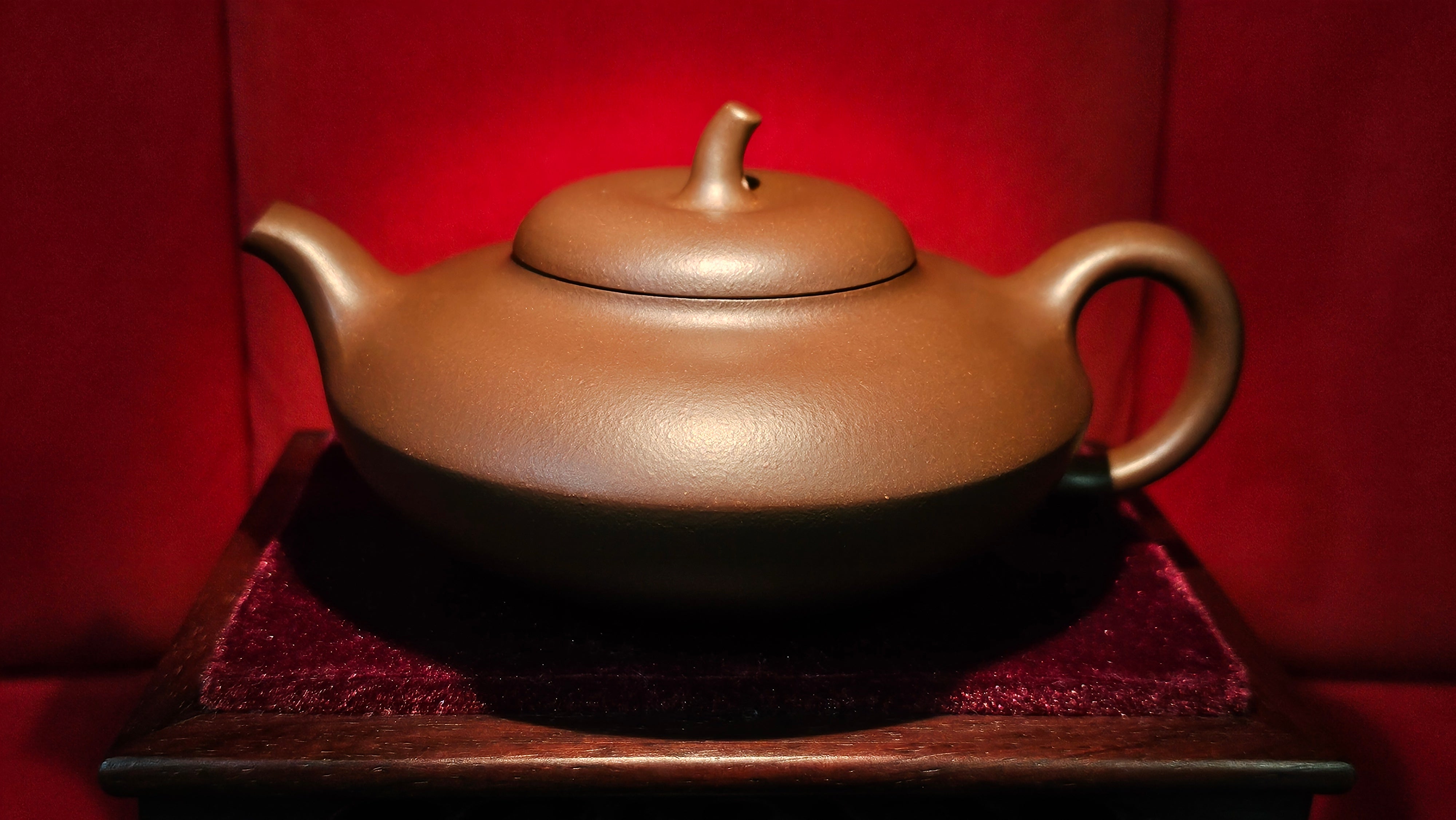 Shi Yuan 柿圆, 328.0ml (largish), Di Cao Qing Zi Ni 底槽青紫泥, by Craftsman Zhao Li Ping 赵丽萍。