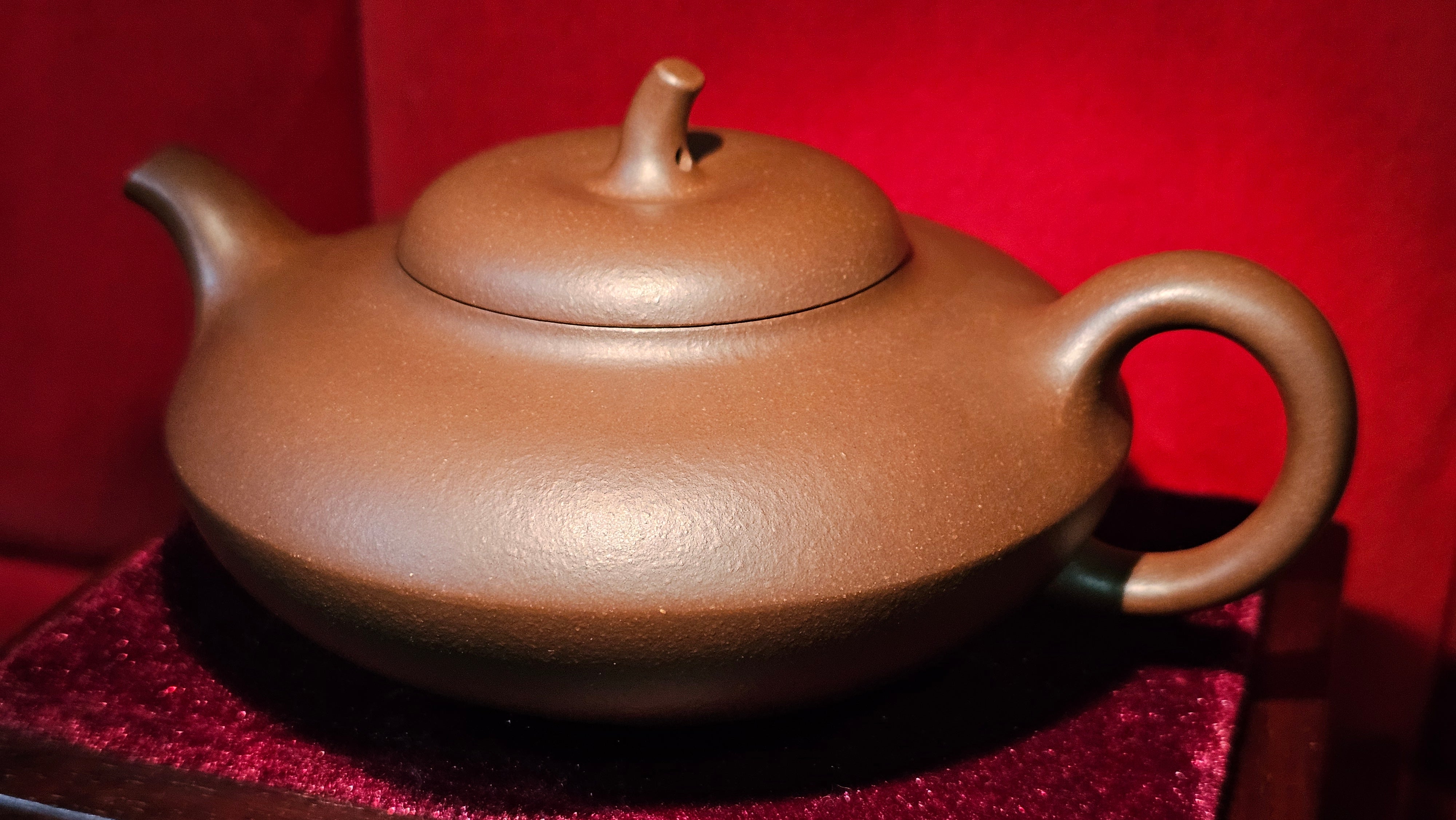 Shi Yuan 柿圆, 328.0ml (largish), Di Cao Qing Zi Ni 底槽青紫泥, by Craftsman Zhao Li Ping 赵丽萍。