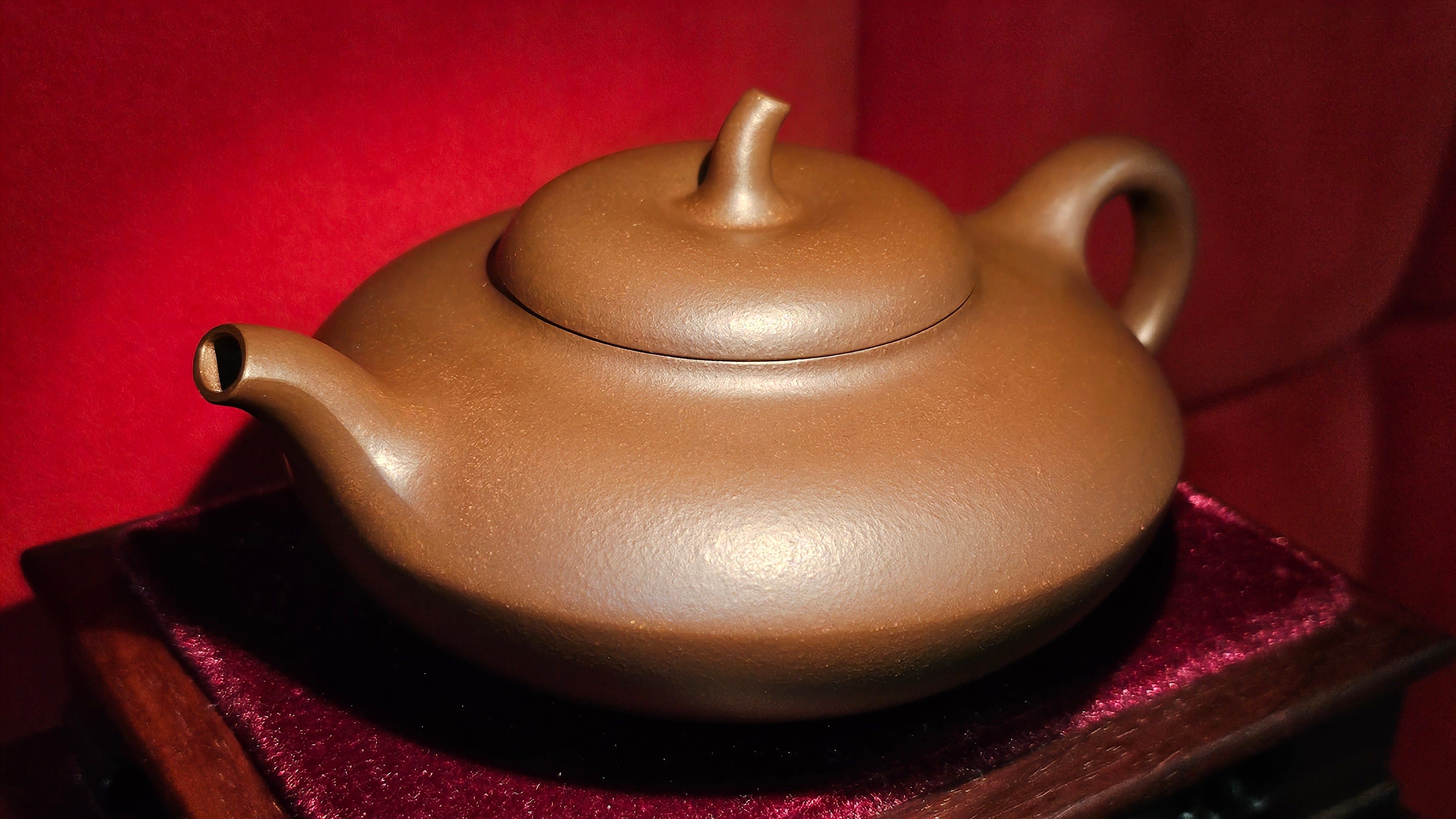 Shi Yuan 柿圆, 328.0ml (largish), Di Cao Qing Zi Ni 底槽青紫泥, by Craftsman Zhao Li Ping 赵丽萍。